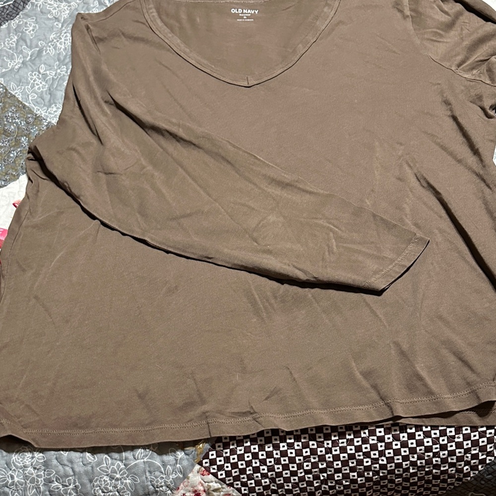 Old Navy Women's Cocoa Long Sleeve V-Neck Top